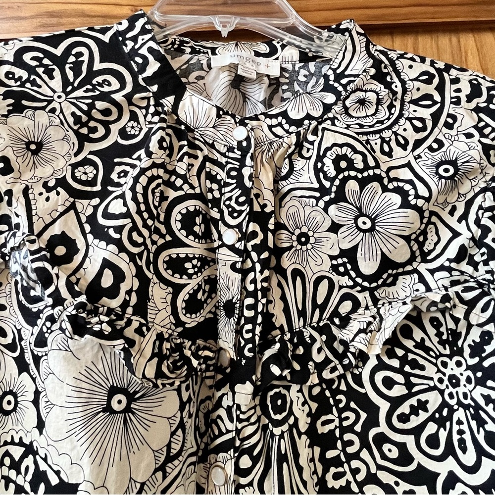 Umgee Monochrome Floral Top - Picture 10 of 14